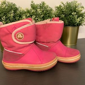 Crocs size 9 waterproof winter snow boots